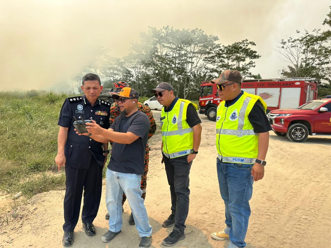 NAIM Firefighting Squad Joins Frontliners to Combat Bushfire in Permyjaya, Miri