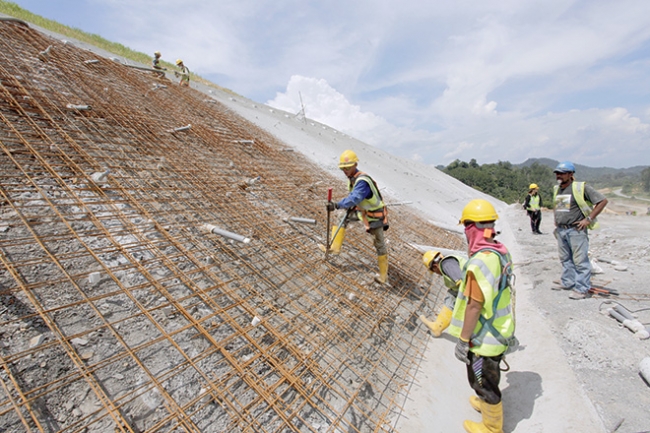 NAIM Gamuda subcontracts highway job to local companies