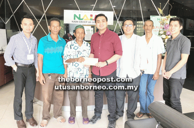 Naim gives Ramadan contributions across Sarawak