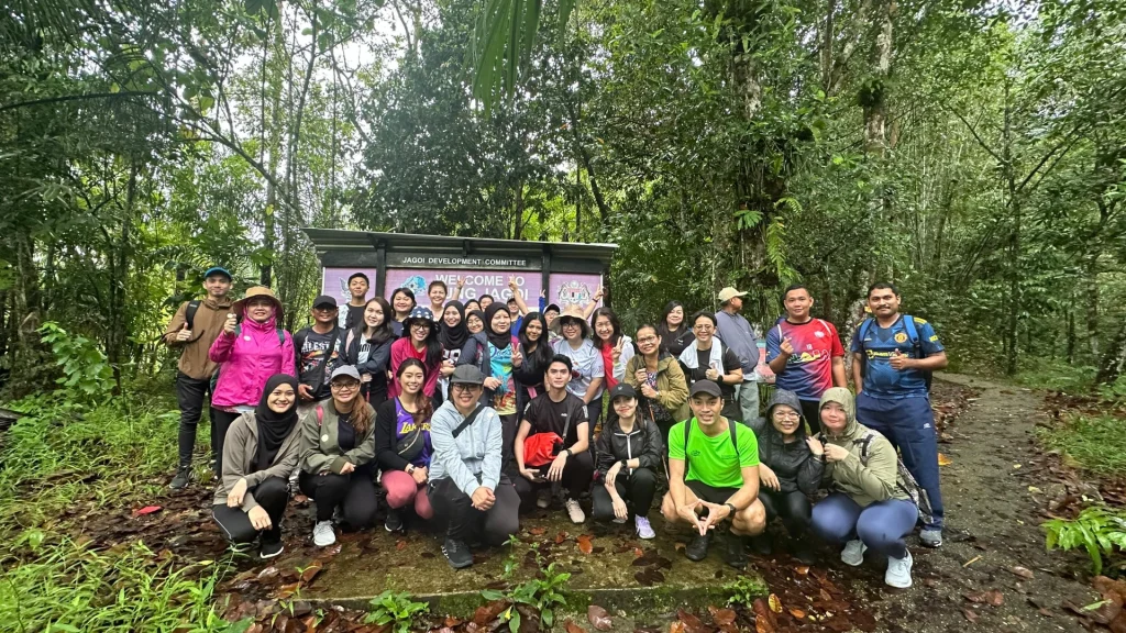 Jom: Let’s Hike!